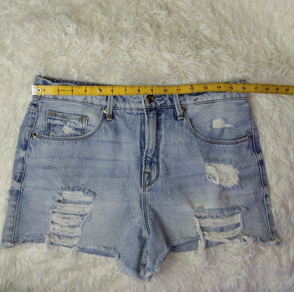Good American Cutoff Denim Shorts In Blue254 Size 8/29 - Picture 7 of 9